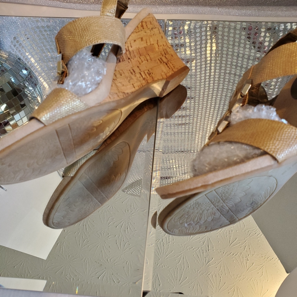 Anne Klein Tan Sandals S 9M - Picture 5 of 7